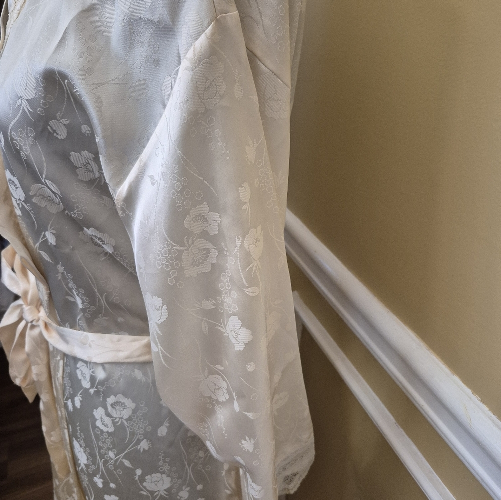 Christian Dior Blush Floral Robe - Picture 6 of 16